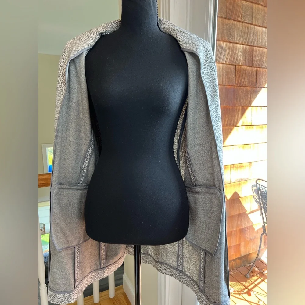 CALVIN‎ KLEIN GREY & WHITE LONG BLAZER/JACKET